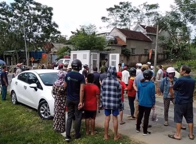  7. Đánh chết người tạo hiện trường giả: Công an tỉnh Nghệ An tạm giữ Nguyễn Đức Thủy (36 tuổi, người địa phương) để điều tra về hành vi giết người. Rạng sáng 21/8, người dân phát hiện anh Võ Hiếu Hà (36 tuổi) tử vong ở phường Quang Phong, thị xã Thái Hòa trong tình trạng bị xe máy đè lên. Tuy nhiên công an nghi ngờ nên điều tra, bắt được Thủy. Thủy khai, do mâu thuẫn cá nhân nên dùng xẻng đánh chết anh Hà, sau đó tạo hiện trường giả vụ tai nạn giao thông.