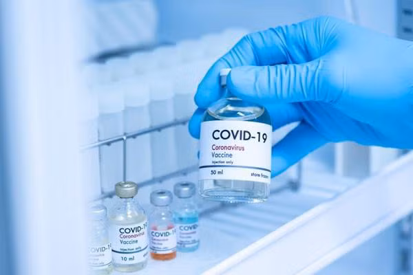 Bo Y te cong bo chien dich tiem vaccine COVID-19 lon nhat, ai duoc tiem?