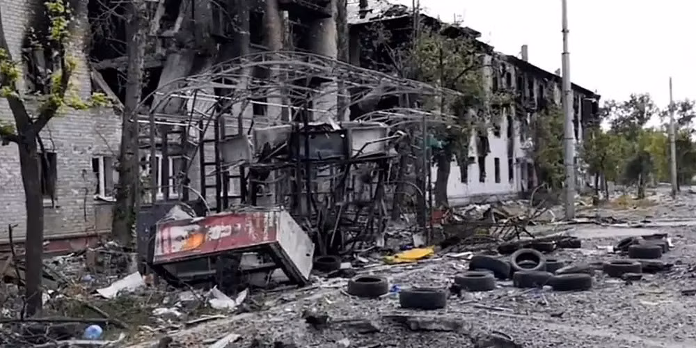 Ukraine tuyen bo se doi lai Lysychansk bang hoa luc manh!