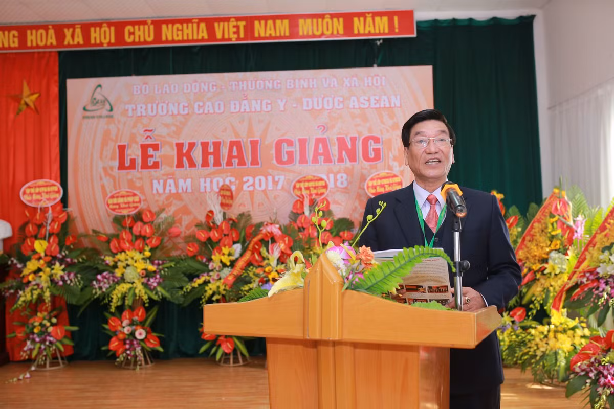 Bat tam giam Hieu truong Truong Cao dang Y - Duoc ASEAN