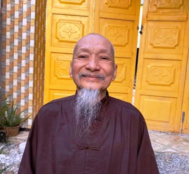 Sau đó 1 ngày, Cơ quan Cảnh sát điều tra, Công an huyện Đức Hòa đã ra quyết định khởi tố bị can đối với 4 đối tượng đang sinh sống tại "Tịnh thất Bồng Lai" gồm ông Vân; Lê Thanh Hoàn Nguyên; Lê Thanh Nhất Nguyên; Lê Thanh Trùng Dương về tội “Lợi dụng quyền tự do dân chủ vi phạm lợi ích của Nhà nước, tổ chức, cá nhân" và ra lệnh bắt tạm giam 3 bị can, riêng ông Vân bị áp dụng biện pháp ngăn cấm đi khỏi nơi cư trú.