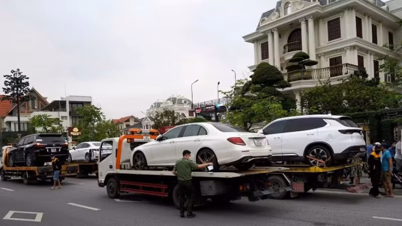 Nguồn gốc dàn xe sang vừa thu giữ của cựu Chủ tịch TP Hạ Long? - Hình 2 Nguon goc dan xe sang vua thu giu cua cuu Chu tich TP Ha Long?-Hinh-2