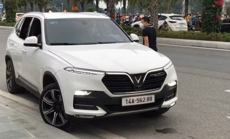 Nguồn gốc dàn xe sang vừa thu giữ của cựu Chủ tịch TP Hạ Long? Nguon goc dan xe sang vua thu giu cua cuu Chu tich TP Ha Long?