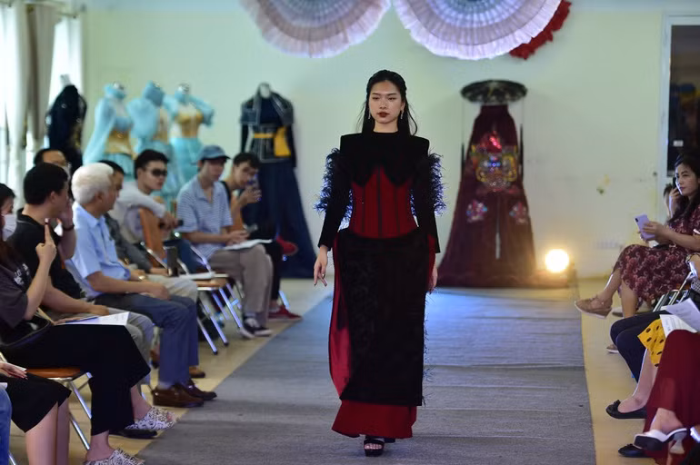 Man trinh dien thoi trang phi gioi tinh do SV Ha Noi thiet ke-Hinh-7