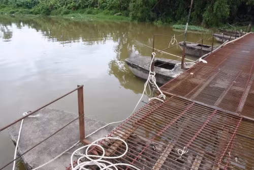Tận mục cây cầu khủng khiếp nhất Hà Nội - Hình 10 Tan muc cay cau khung khiep nhat Ha Noi-Hinh-10