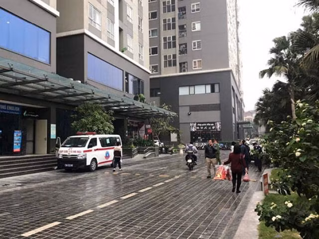 Ông Trung cho hay, do đã uống nhiều rượu, mắt bị cận nên không thấy phía dưới. Nghi ngờ có chuyện chẳng lành nên ông Trung đã điện thoại cho ông Dũng quay trở lại căn nhà.
