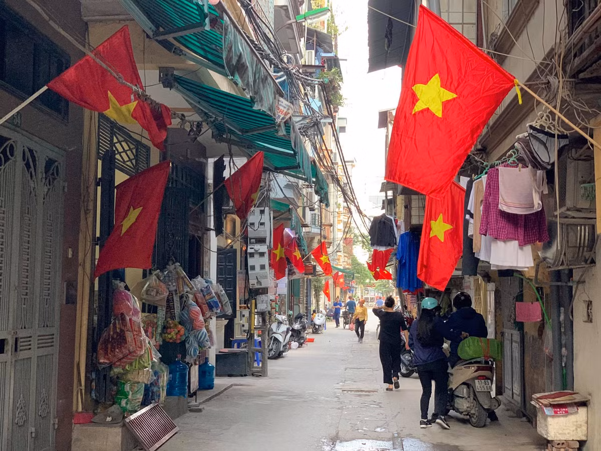 Đây là ngày lễ lớn của dân tộc, nhân viên của tất cả các cơ quan đoàn thể được nghỉ làm trong vòng 4 ngày. 