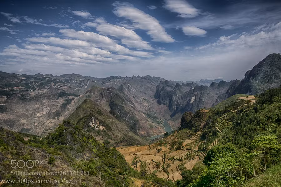 Những thửa ruộng bậc thang tô điểm cho khung cảnh núi non hùng vĩ. Ảnh: Lisa Vaz/ 500px.com.