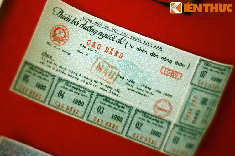Phiếu bồi dưỡng người đẻ dành cho "nhân dân nông thôn" ở tỉnh Cao Bằng năm 1980.