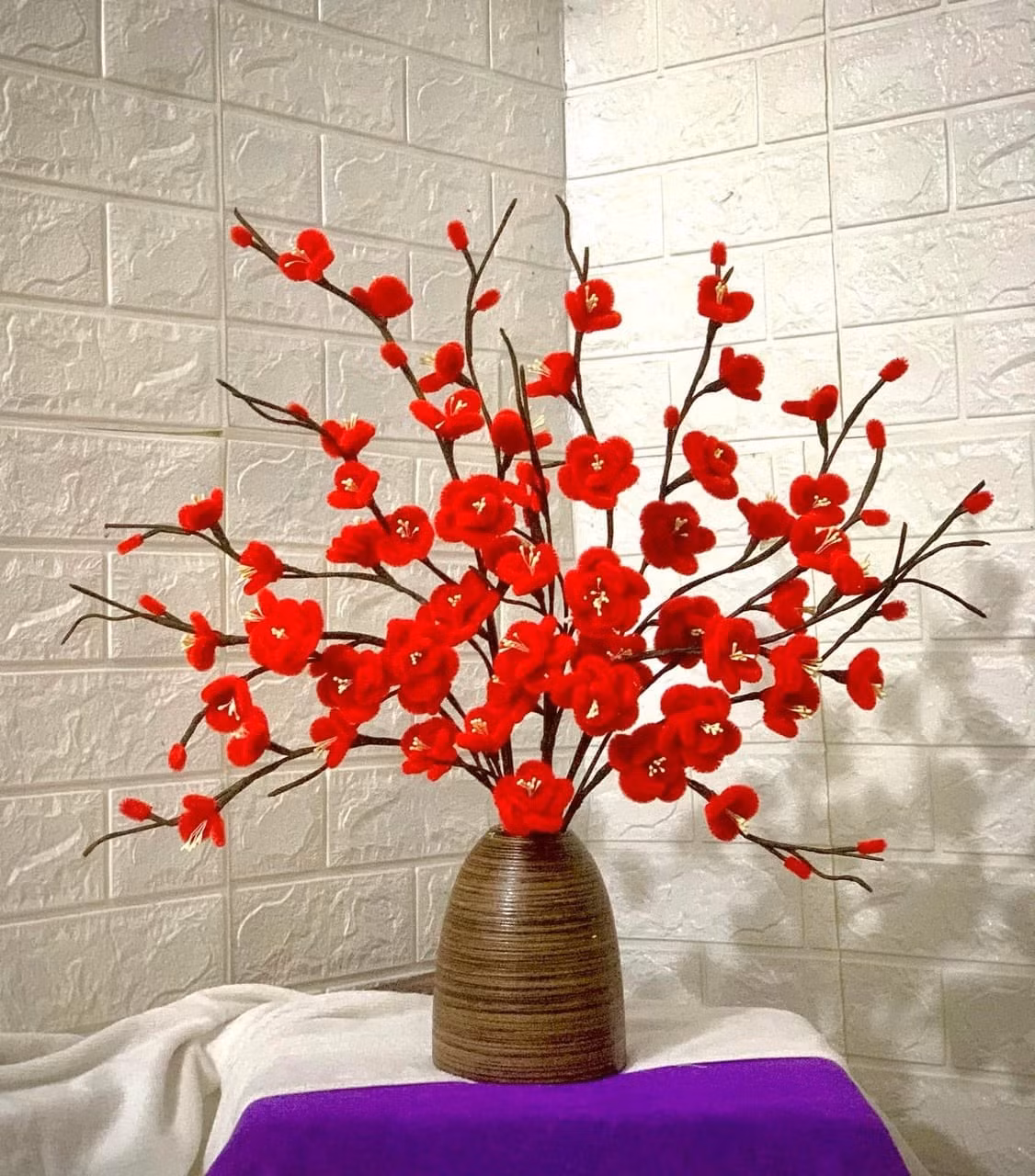 Rất nhiều sản phẩm khác nhau được các chị em truyền tay nhau cách làm, từ các loại hoa như hoa đào, mai, tulip, hoa ly, hoa lan đến cả những loại trái cây như cây quất, quả hồng, quả dứa...