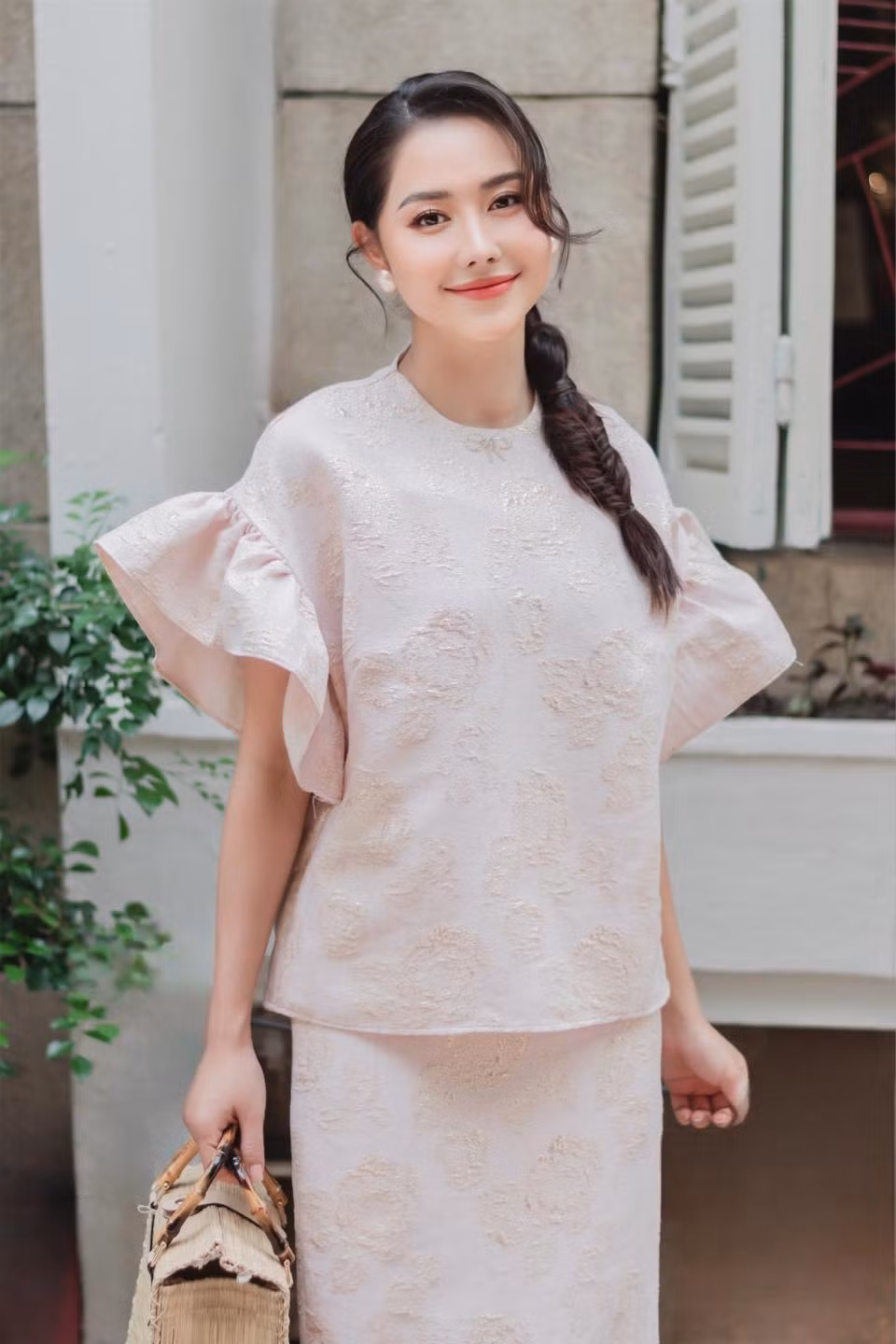 Xuất phát điểm là một hot girl chuyển sang đóng phim, Tường Vi dần thuyết phục khán giả bởi lối diễn tự nhiên. Để có được thành công này, người đẹp 8X nói đó cả quá trình nỗ lực của cô từ những ngày đầu mới theo nghề.