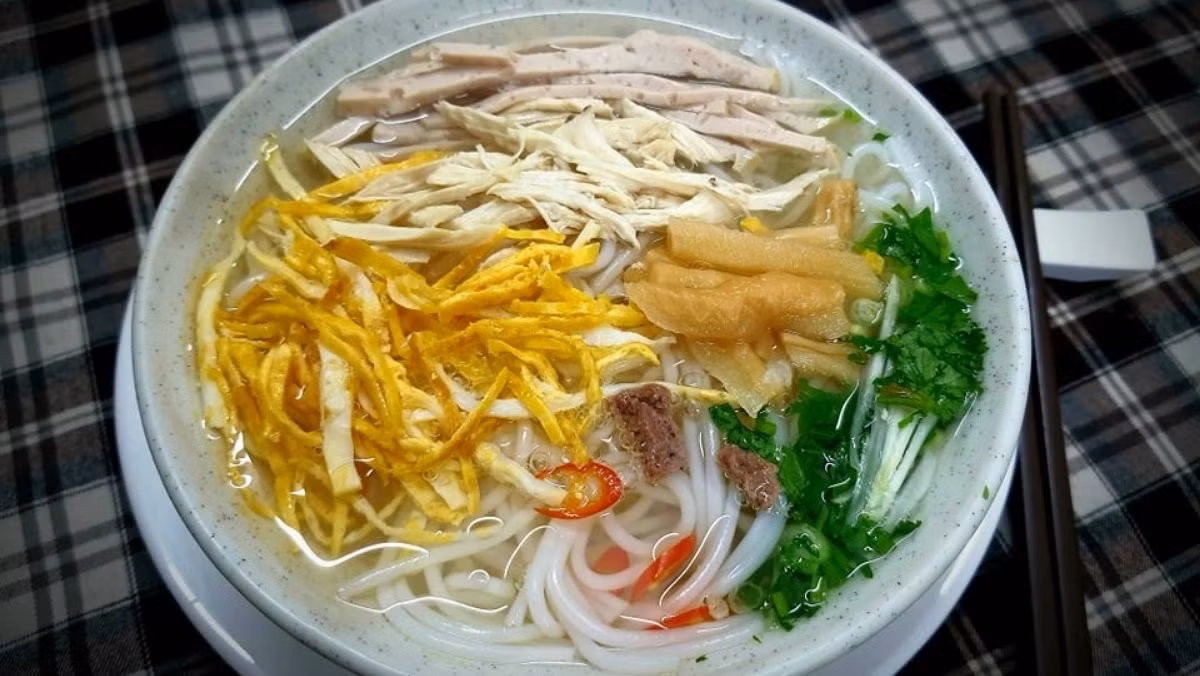 Tuy nhiên, để phù hợp với khẩu vị của người trẻ, nhiều biến tấu mới đã được thêm vào món ăn này.