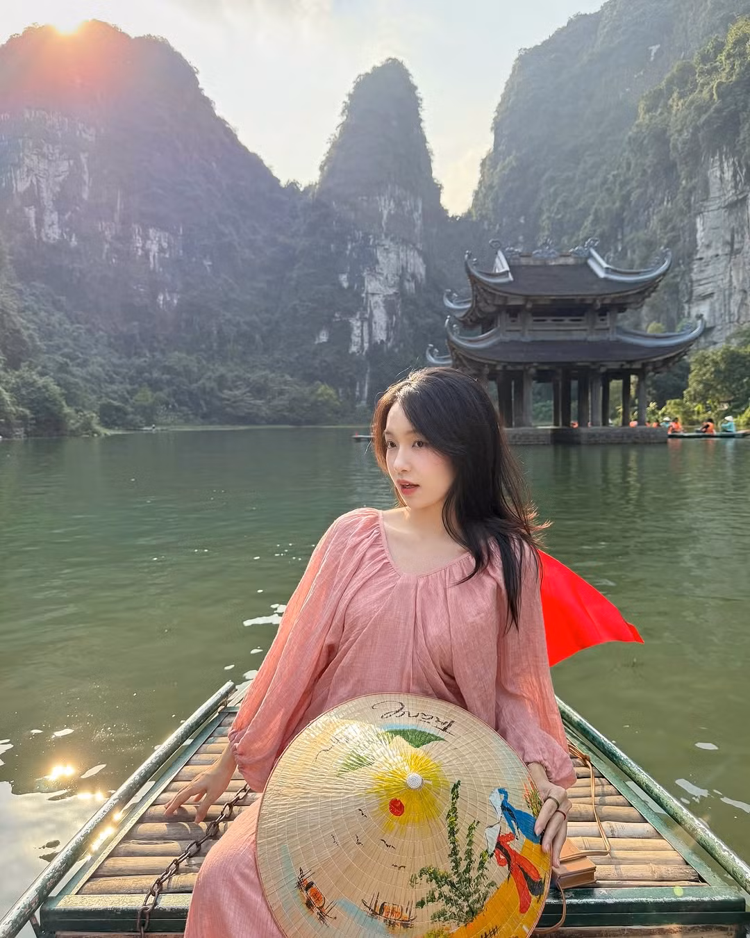 Thanh Hằng cũng có sở thích đi du lịch đến nhiều địa điểm khác nhau.