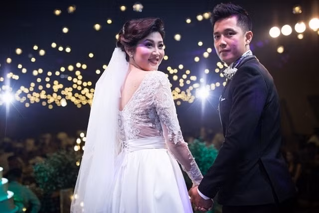 Gần cuối năm 2017, Sỹ Mạnh đã chính thức “vầy cuộc trăm năm” với người mẫu, diễn viên Trúc Nguyễn làm nhiều người có chút bất ngờ.