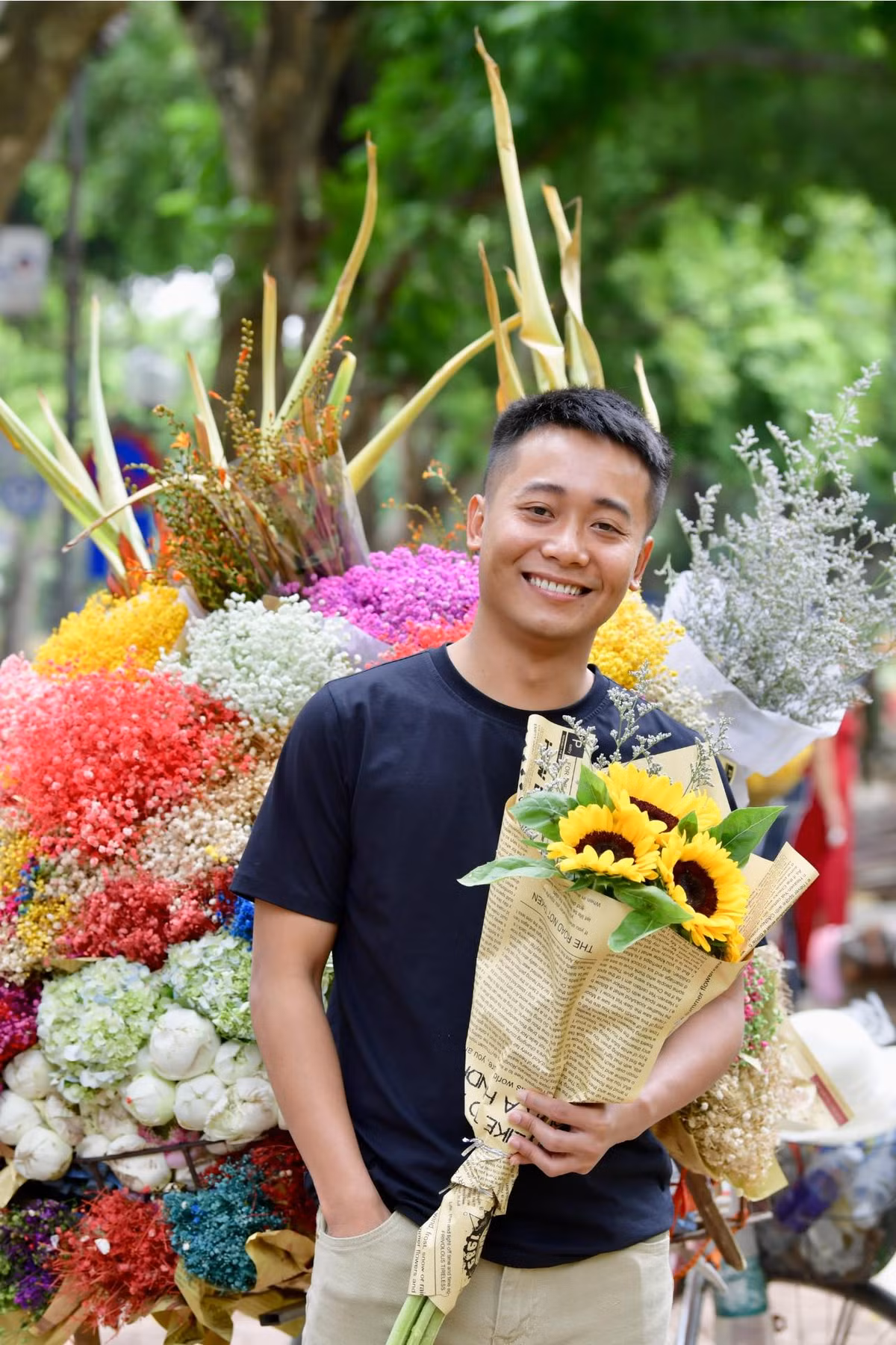 Quang Linh thường thực hiện những chương trình thiện nguyện đến những nơi vùng sâu, vùng xa, nơi còn gặp nhiều khó khăn.
