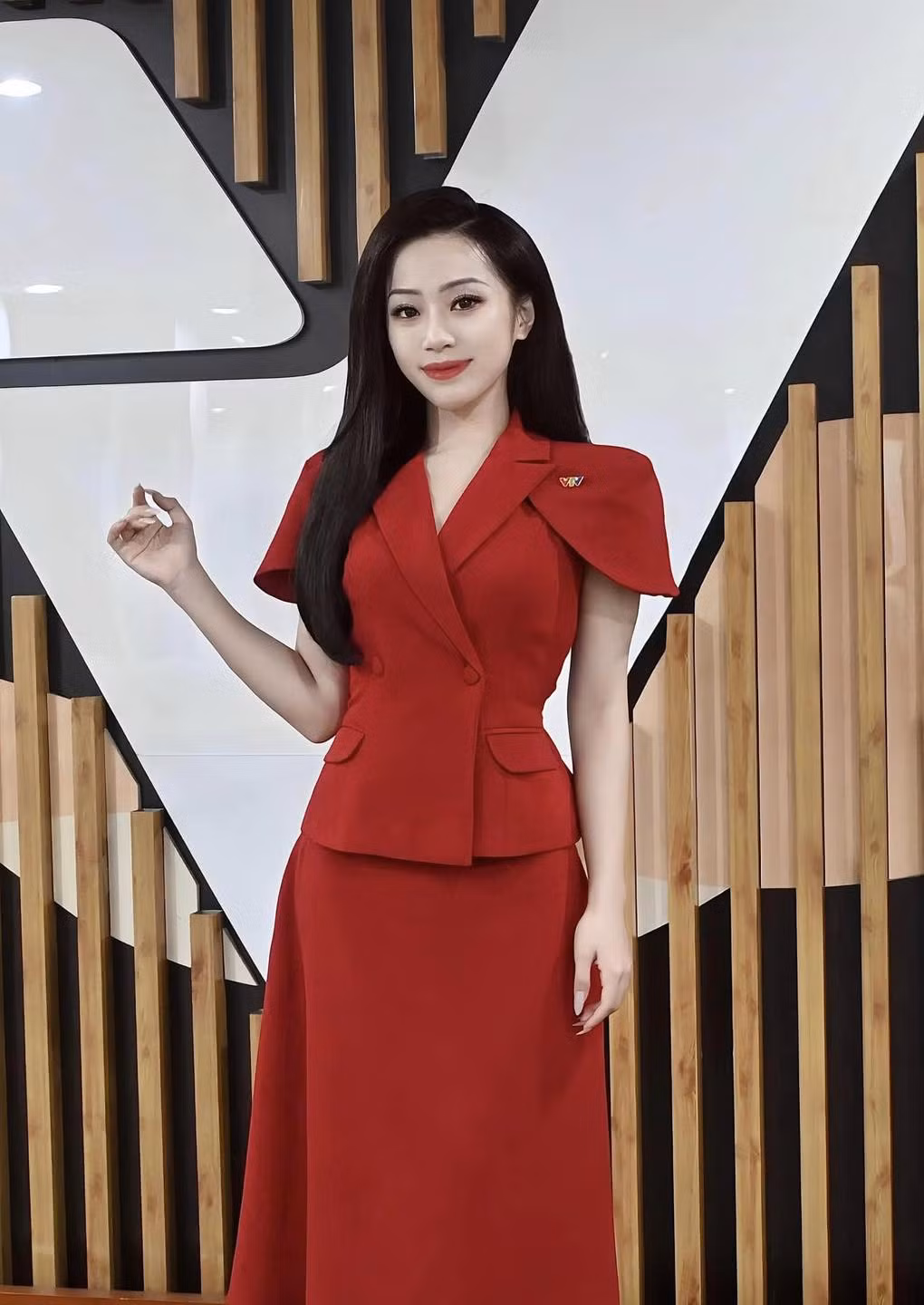 Không chỉ sở hữu giọng nói ấm áp, truyền cảm, Phương Anh còn gây ấn tượng mạnh với khán giả bởi vẻ đẹp ngọt ngào, nữ tính.
