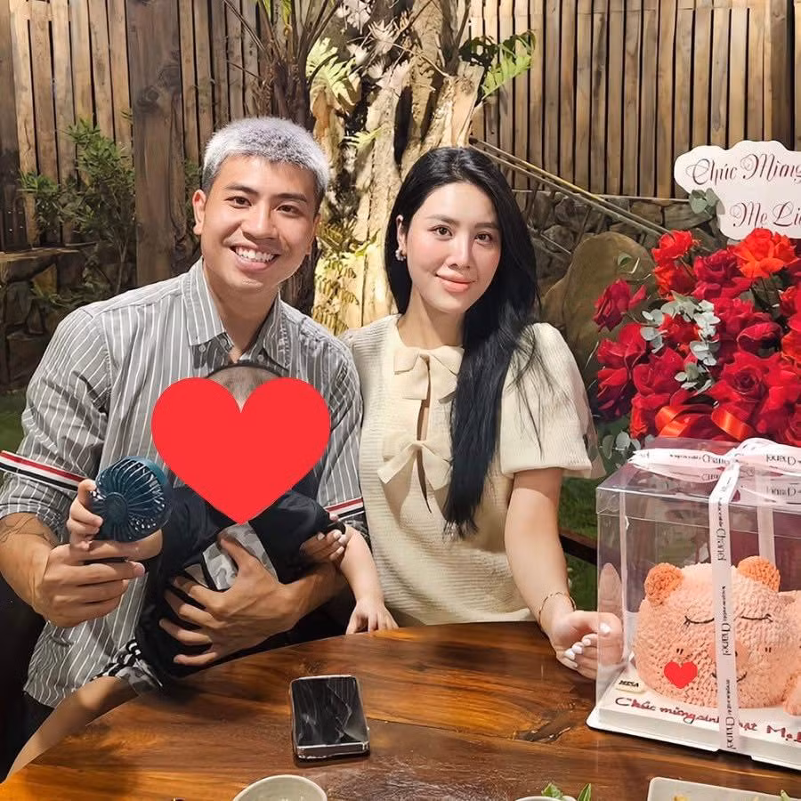 Nguyễn Thảo, vợ của Đinh Thanh Bình, sở hữu nhan sắc “vạn người mê” cùng vóc dáng không thua kém người mẫu nào trong showbiz Việt. Cặp đôi đã đón bé trai đầu lòng.
