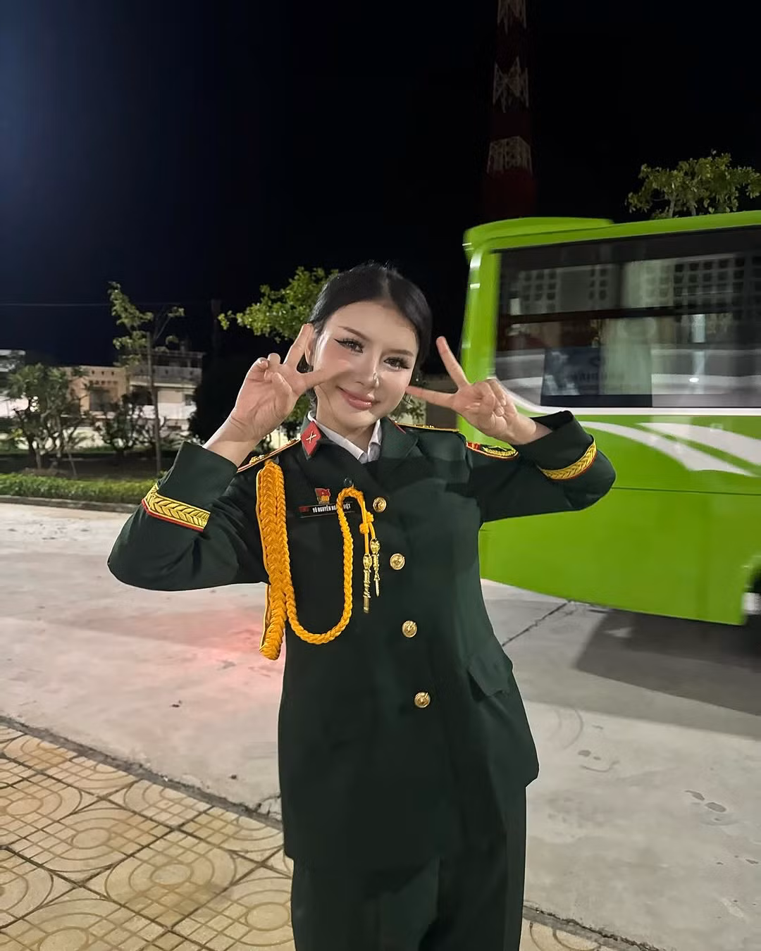 Dù chỉ là trang phục biểu diễn, tuy nhiên hình ảnh nền nã của Xuân Ca khiến nhiều người phải bất ngờ.