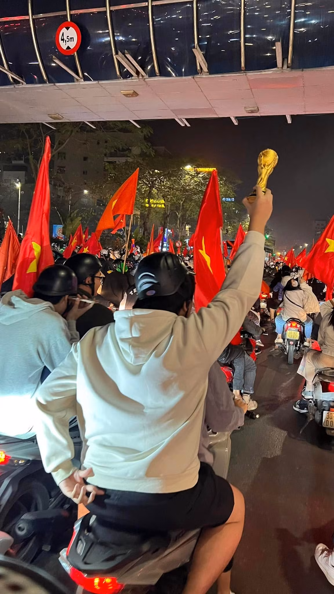 Đây sẽ là những khoảnh khắc tuyệt đẹp đáng nhớ khiến bất kỳ một người Việt nào sau nhiều năm nhớ lại đều sẽ cảm thấy xúc động và tự hào.