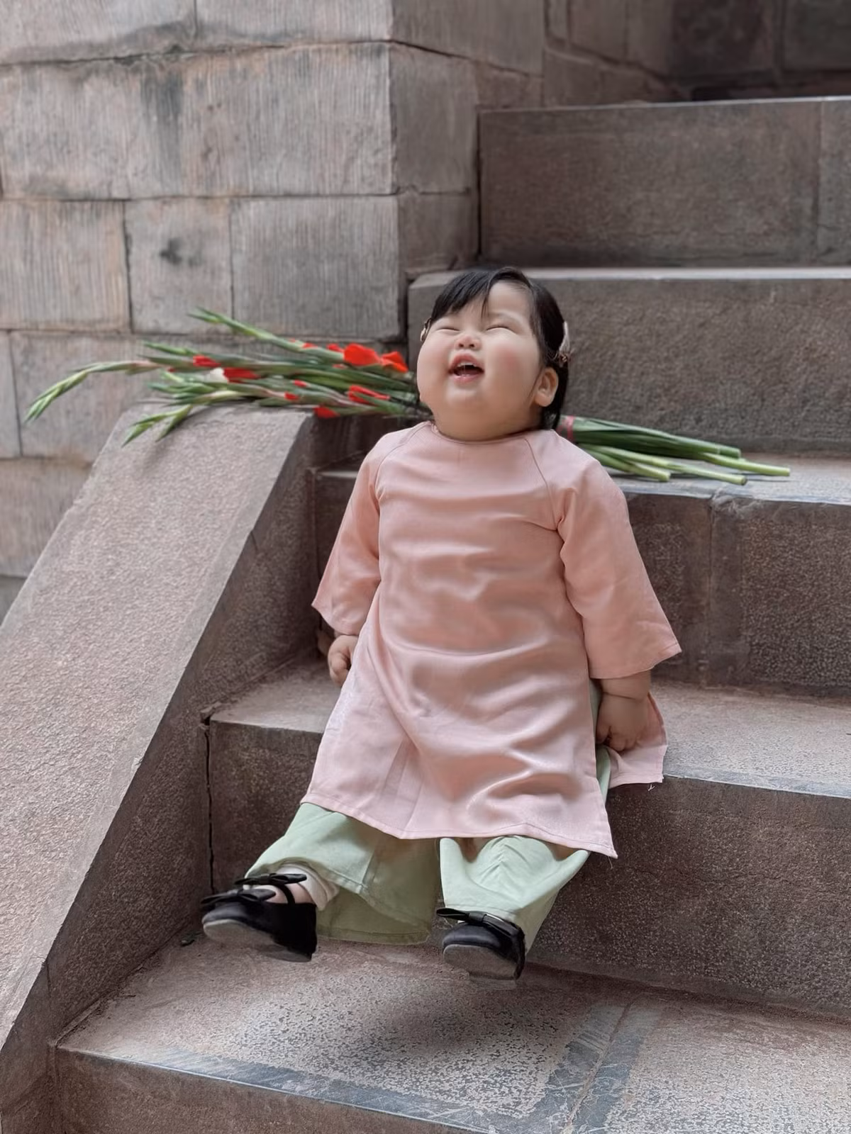 Những biểu cảm của bé Dâu hết sức tự nhiên.