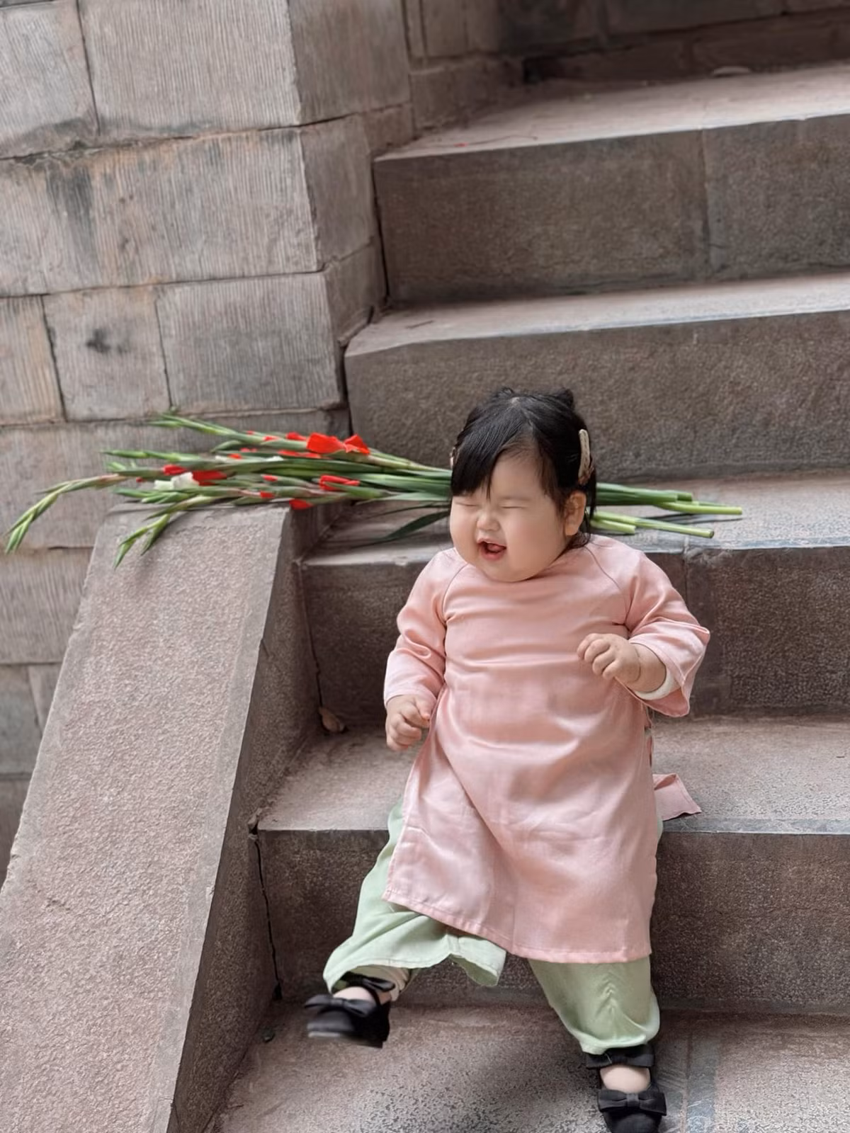Được biết, bé Dâu đã được 19 tháng tuổi.