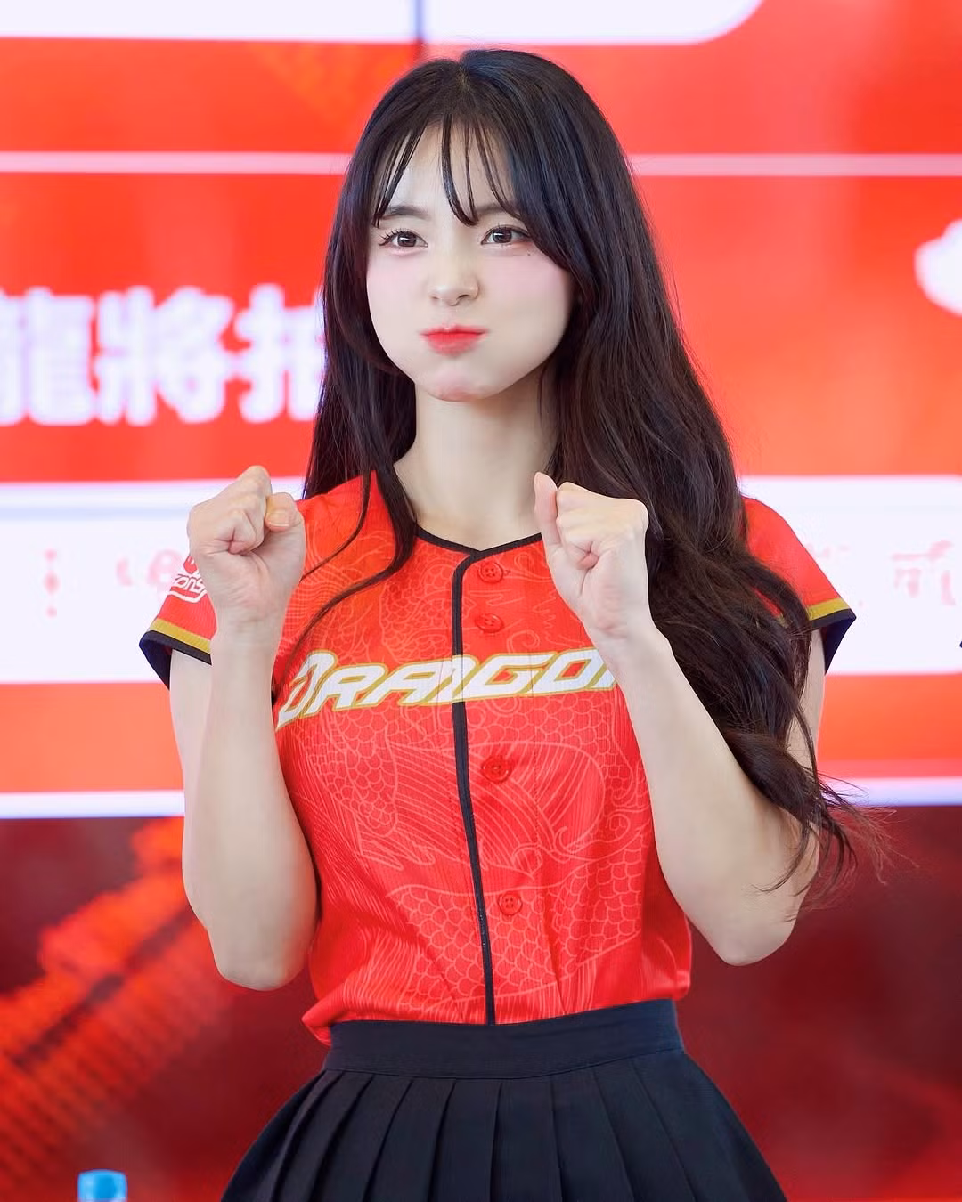 Người đẹp sinh năm 1998 có lượng fan đông đảo nhờ ngoại hình xinh đẹp như búp bê.