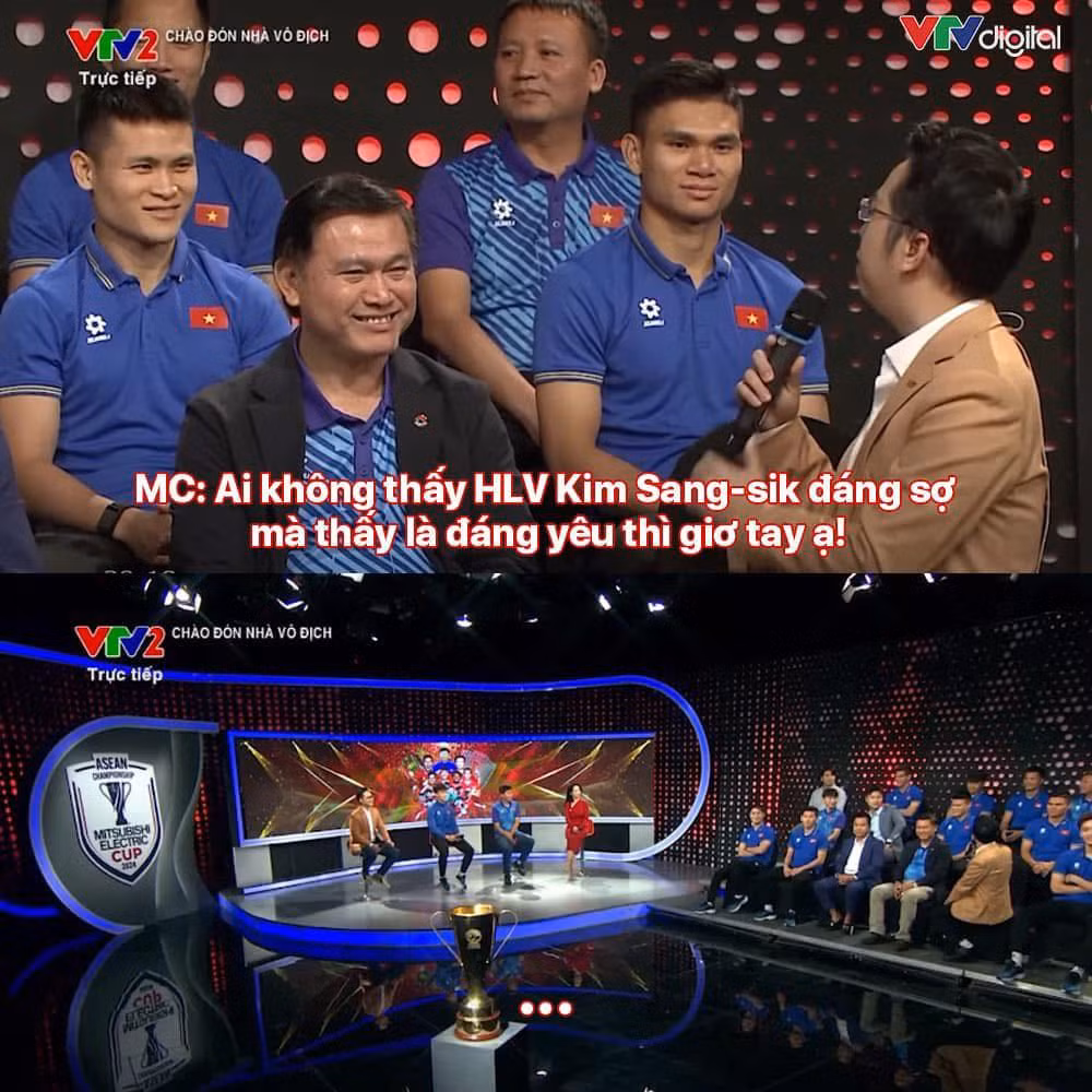 Khi được MC hỏi rằng ai không thấy HLV Kim Sang-sik đáng sợ mà đáng yêu thì giơ tay, các cầu thủ đều ngồi yên khiến khán giả bật cười.