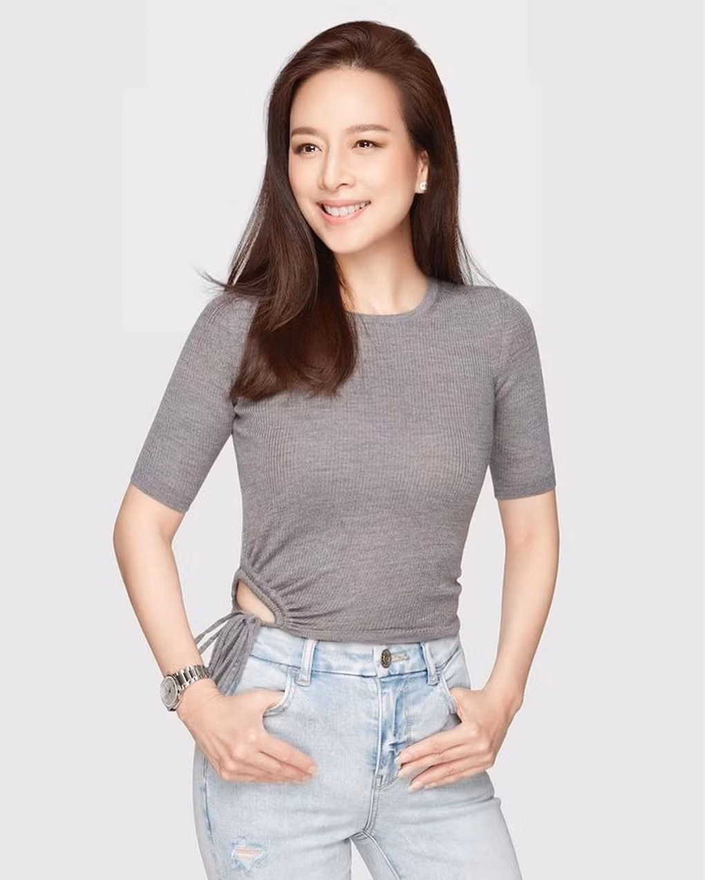 Madam Pang luôn xuất hiện với thần thái tự tin. Bà sở hữu hàng loạt đồ hiệu đắt giá, những chiếc túi xách đắt tiền, nhưng ánh mắt, nụ cười lại đem đến sự gần gũi.