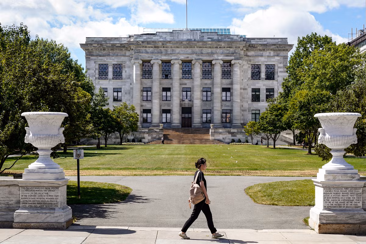Để trở thành sinh viên Đại học Y Harvard, các ứng viên phải phải chứng minh bản thân đặc biệt nổi trội trong hàng ngàn nhân tài đến từ khắp nơi trên thế giới nộp hồ sơ vào trường.