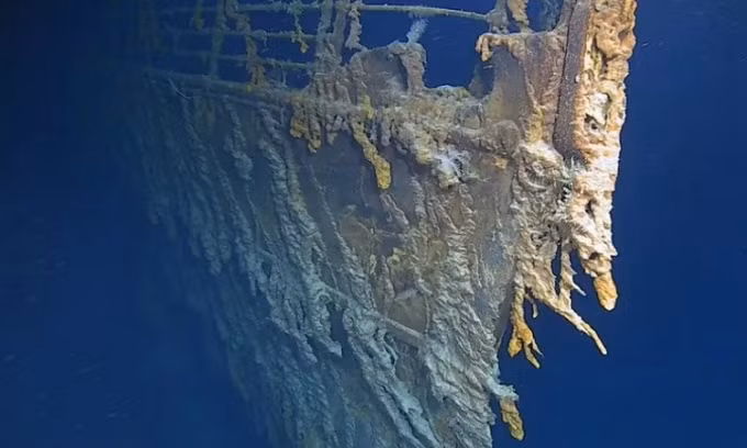 Phần mũi tàu Titanic bị rỉ sét và bị nước biển ăn mòn.