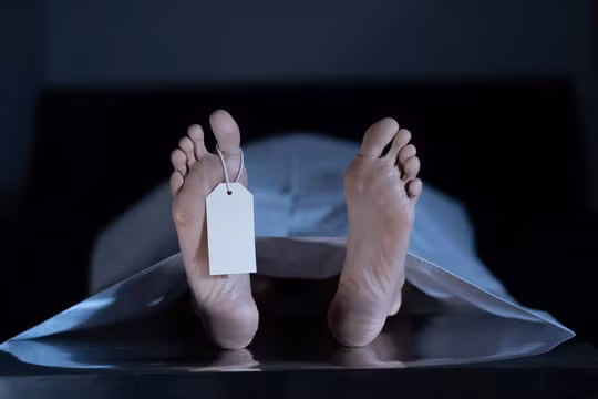 Tuy nhiên, khi nhân viên tại Nhà tang lễ và Hỏa táng Ankeny mở khóa chiếc túi đựng thi thể người phụ nữ trên thì nhận thấy ngực của người bà chuyển động và đang thở gấp. Vậy nên, họ nhanh chóng gọi cấp cứu và cơ sở chăm sóc. Theo đó, bà được điều trị nhưng tình hình không khởi sắc. Bà qua đời vào sáng sớm 5/1. Cơ sở chăm sóc sức khỏe trên sau đó phải đối mặt với khoản tiền phạt lên tới 10.000 USD vì tuyên bố nhầm người phụ nữ trên đã chết trước đó.