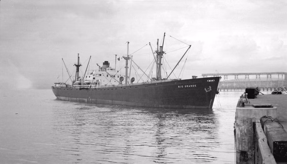 Trong gần 30 năm, xác tàu SS Rio Grande nắm giữ kỷ lục xác tàu đắm sâu nhất thế giới. Vào năm 1996, con tàu được tìm thấy ở độ sâu khoảng 5.762m, cách bờ biển Brazil gần 1.000 km.