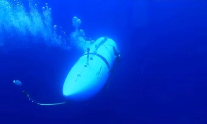 Tàu lặn Titan của công ty OceanGate chở 5 người gồm cả chuyên gia và doanh nhân đã mất tích ở Đại Tây Dương vào sáng 18/6 sau khi lặn gần 2 giờ đồng hồ nhằm tiếp cận xác tàu Titanic. Theo đó, lực lượng cứu hộ đang chạy đua với thời gian để tìm kiếm, cứu hộ con tàu khi lượng dưỡng khí trên tàu không còn nhiều.