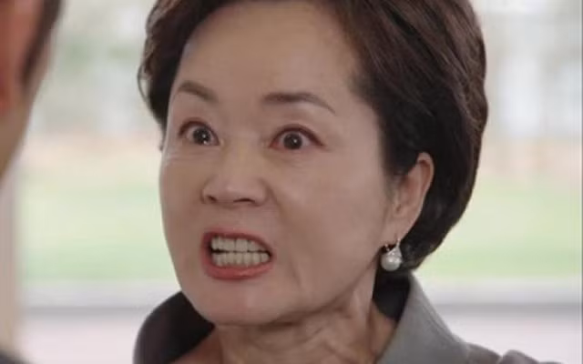 Sau chuyến du xuân, mẹ chồng ném quần áo đuổi tôi ra khỏi nhà Sau chuyen du xuan, me chong nem quan ao duoi toi ra khoi nha