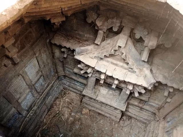 Sau khi đánh giá, các chuyên gia kết luận rằng chất lỏng có thể là thủy ngân, có độc tính cao. Tuy nhiên, sau khi các biện pháp an toàn được thực hiện, việc khai quật được tiếp tục.