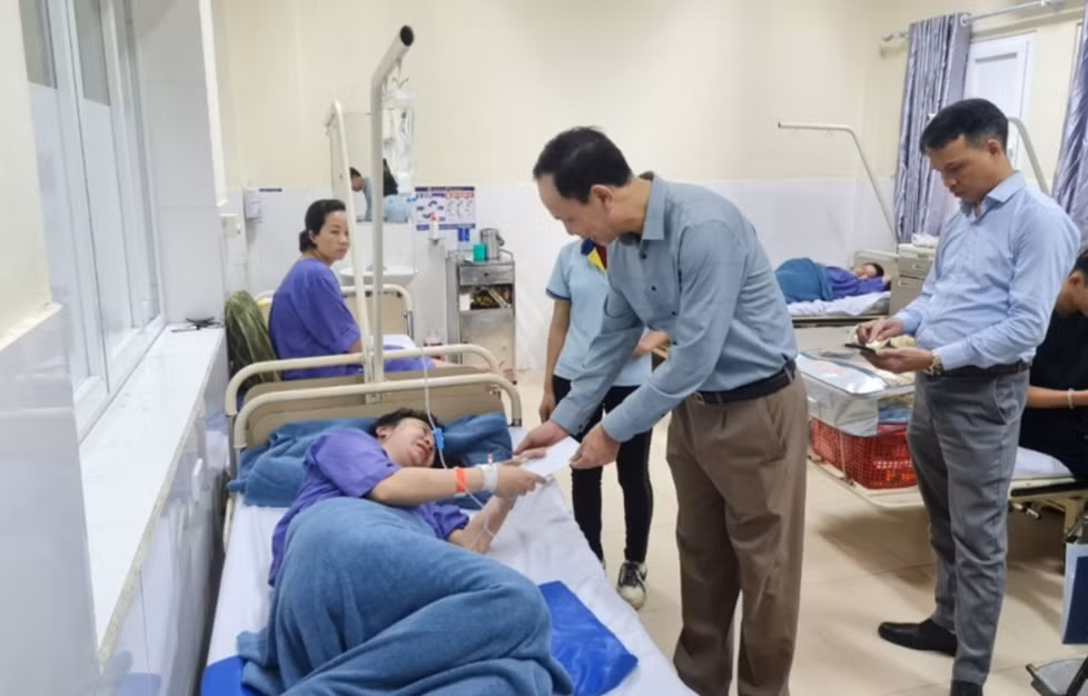 Gần 60 công nhân ở Quảng Ninh ngất xỉu, nghi nhiễm khí nén Gan 60 cong nhan o Quang Ninh ngat xiu, nghi nhiem khi nen