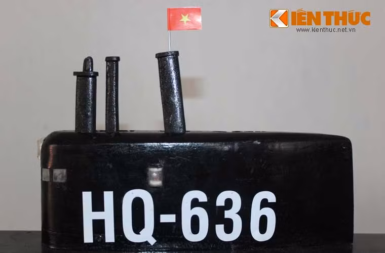 Cận cảnh đài chỉ huy “tàu ngầm Kilo 636”.