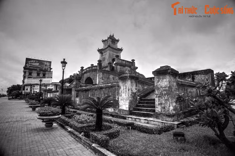 Để ghi ơn Đào Duy Từ như một người thầy lớn, dân gian gọi lũy Trường Dục đơn giản là lũy Thầy. Tầm quan trọng của lũy Thầy đã đi vào văn học dân gian, qua các câu “Thứ nhất thì sợ lũy Thầy, thứ nhì thì sợ lầy Võ Xá” hay “Có tài thì vượt sông Gianh / dẫu thêm hai cánh trường thành khó bay”.