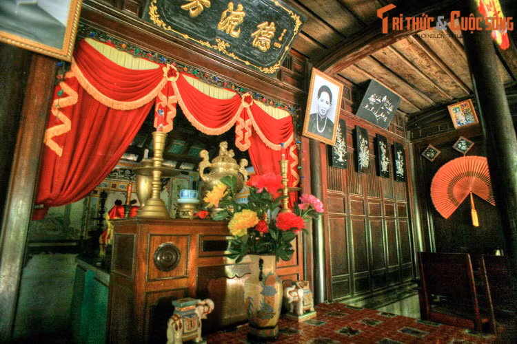 Trong tổng số 117 nóc nhà của làng, hiện còn tới 27 ngôi nhà cổ, đa số là nhà rường 3 gian hai chái và 10 nhà thờ họ cổ. Trong số đó có 12 nhà rường của các gia đình được xếp vào loại hình công trình kiến trúc có giá trị đặc biệt.