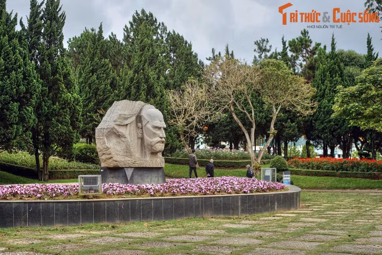 Yersin ngủ lại một đêm ở Dankia rồi trở về Rioung dưới một cơn mưa tầm tã. Sau khi rời Rioung, đoàn thám hiểm men theo thung lũng sông Đa Nhim và đến Phan Rang, kết thúc hành trình ngày 26/6/1893. Và câu chuyện chưa dừng lại ở đây.