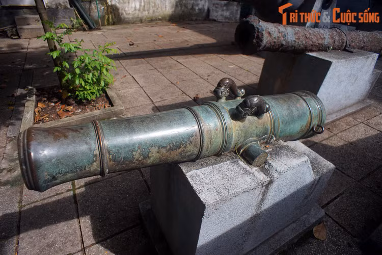 Nhờ sự can thiệp của các học giả, đến thập niên 1930 các khẩu súng này mới được “phóng thích” và đưa về Bảo tàng Blanchard de la Brosse, nay là Bảo tàng Lịch sử TP HCM.
