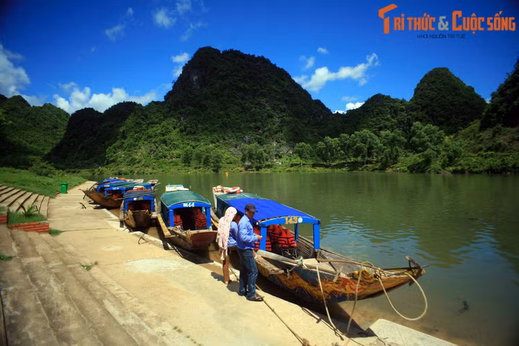 Sông Son đã trở thành một phần quan trọng của quần thể Di sản thiên nhiên thế giới Phong Nha – Kẻ Bàng. Bến thuyền sông Son ở thị trấn Phong Nha chính là điểm khởi đầu của hành trình khám phá động Phong Nha, một trong những hang động đẹp và nổi tiếng nhất ở Di sản này.
