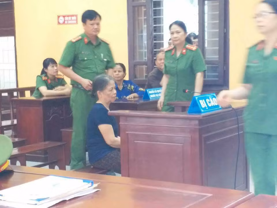 Bà Phạm Thị Xuân tại tòa hôm nay.