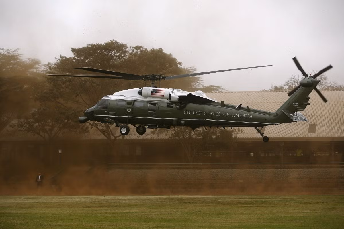 Ngoài ra còn có VH-60L - phiên bản trực thăng Black Hawk UH-60 nổi tiếng. Nó cũng có chỗ trong phi đội trực thăng tổng thống Marine One, tuy nhiên chiếc này ít được xuất hiện trong sân sau của Nhà Trắng. Nguồn ảnh: BI.