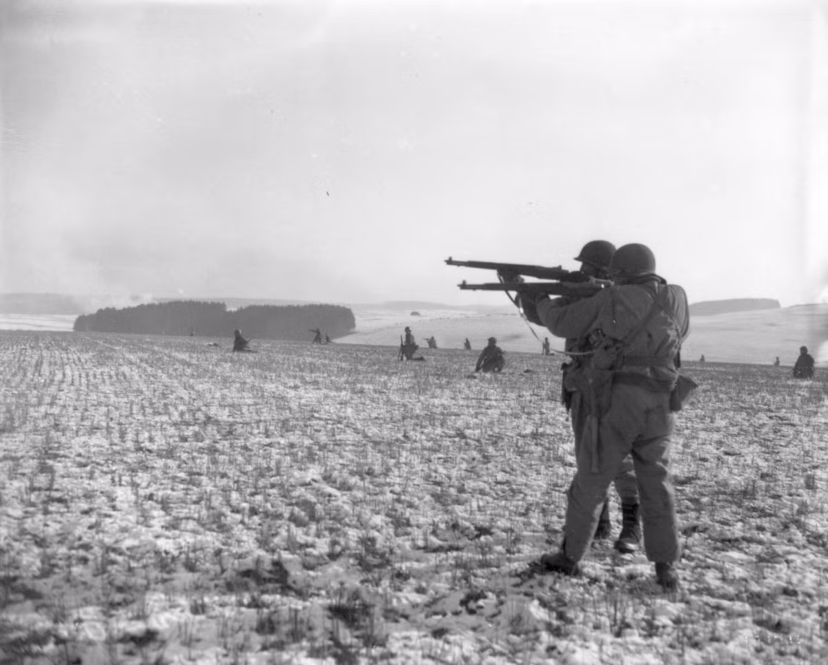 Đến rạng sáng ngày 23/12/1944, không quân Đồng Minh chính thức tham chiến, đánh bật phát xít Đức ra khỏi những vị trí phòng thủ mang tính chiến lược nhất. Nguồn ảnh: BI.