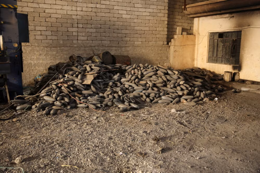 Sau khi tái chiếm lại được một phần thành phố Mosul vốn đã nằm trong tay IS suốt từ những năm 2014 tới nay, Liên quân Iraq đã phát hiện ra rất nhiều kho vũ khí được tập trung rải rác trong vùng tạm chiếm này. Nguồn ảnh: QQ.