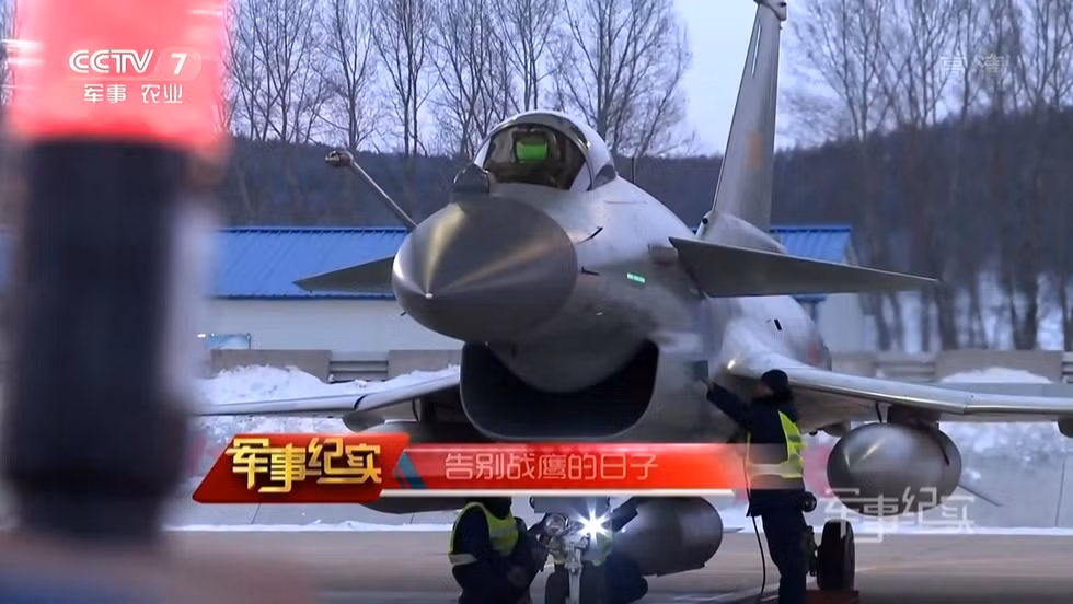 Trung Quoc thua nhan dua tiem kich J-10B vao truc chien