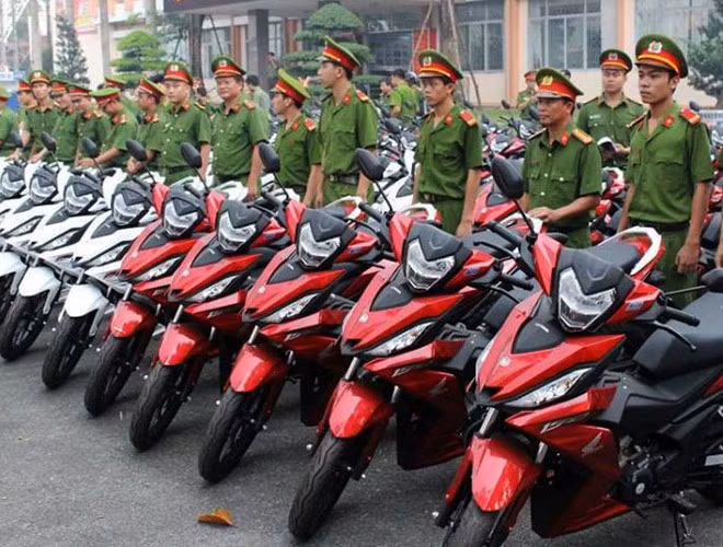 Chi 4 ty mua 100 moto cho cong an bat toi pham