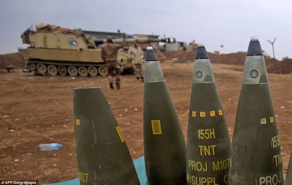 Pháo tự hành 155 mm của Quân đội Iraq ở chiến trường Mosul. Nguồn ảnh: Dailymail.