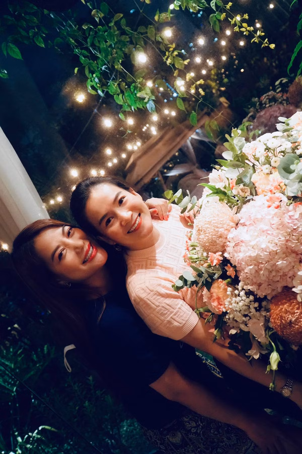 Cặp bạn thân Trương Ngọc Ánh và Anh Thơ - vợ siêu mẫu Bình minh rạng rỡ bên nhau.